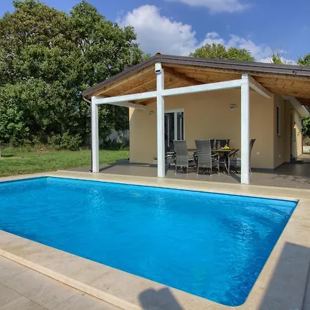 Wonderful Nezakcij With Pool Near The Town And The * Valtura