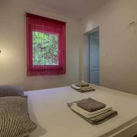 Wonderful Nezakcij With Pool Near The Town And The * Valtura