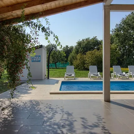 Villa Wonderful Nezakcij With Pool Near The Town And The Valtura