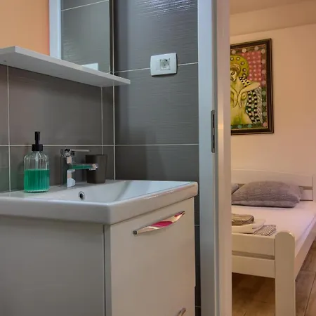 Wonderful Nezakcij With Pool Near The Town And The Villa Valtura