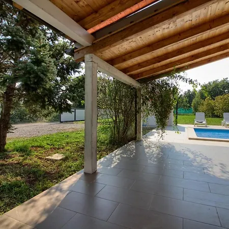 Wonderful Nezakcij With Pool Near The Town And The * Valtura