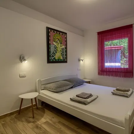Villa Wonderful Nezakcij With Pool Near The Town And The Valtura