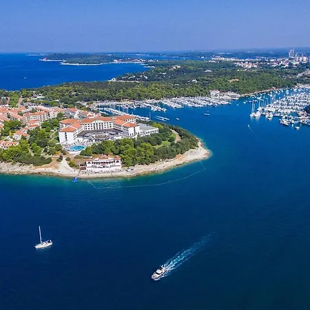 Wonderful Nezakcij With Pool Near The Town And The